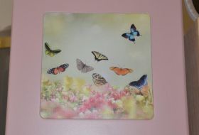 urna click rosa con farfalle